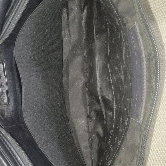Tumi Black Leather Portfolio Briefcase Crossbody Messenger Bag - Picture 13 of 14
